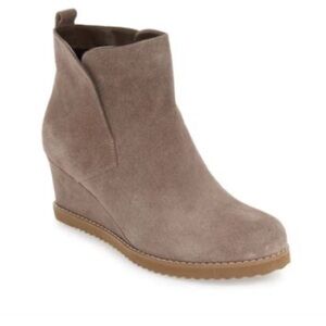 Blondo Karla Waterproof Wedge Booties